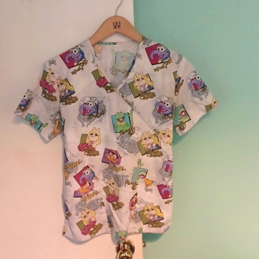 Muppets scrub shirt size small